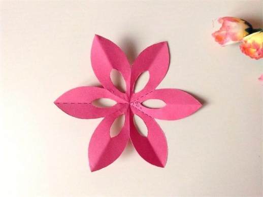 手工剪纸花朵简单图解